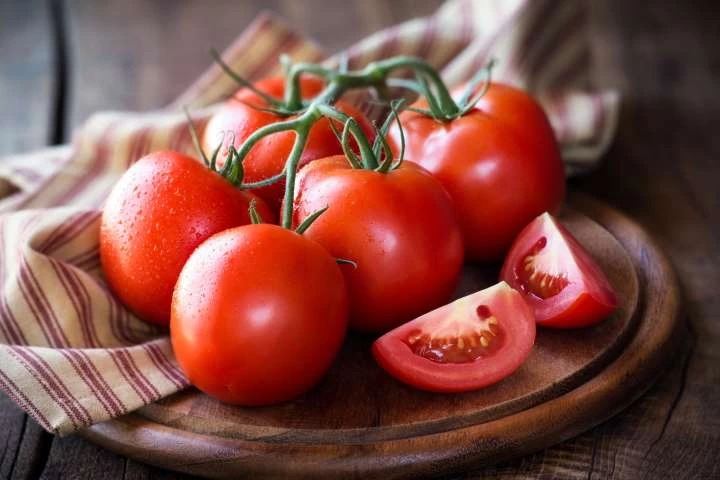 Τι θρεπτικά συστατικά μας προσφέρει η ντομάτα